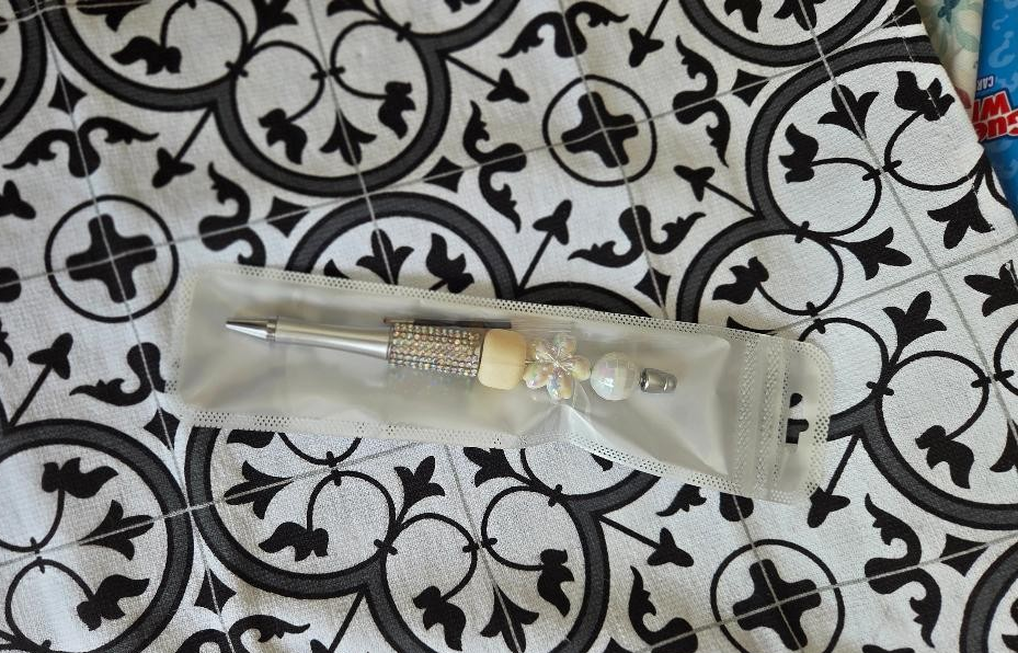 White Flower Pen