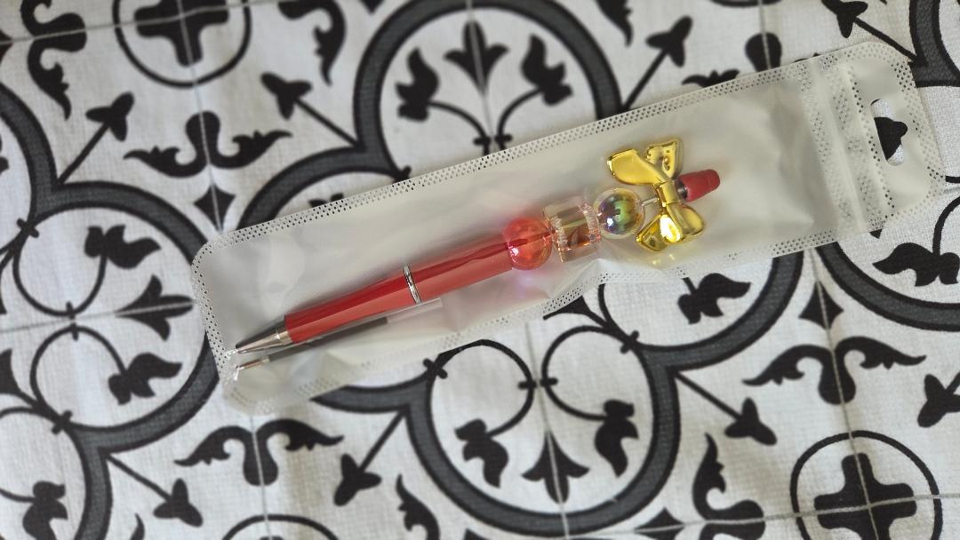 Red Gold Bow Pen
